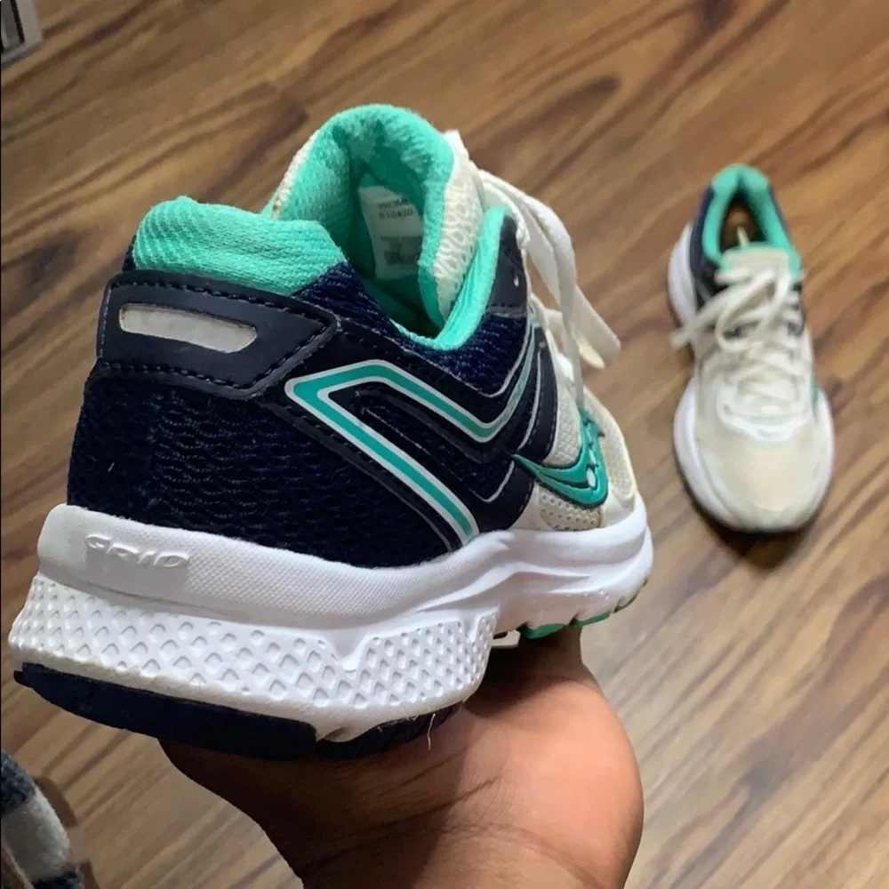 Saucony women athletic